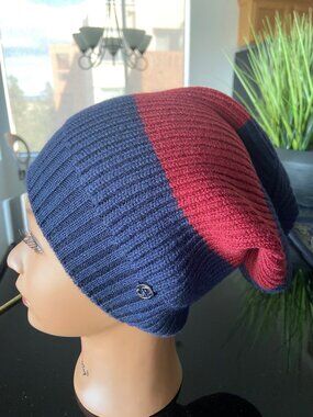 NWOT GUCCI UNISEX BEANIE - NAVY BLUE AND MAROON - O/S